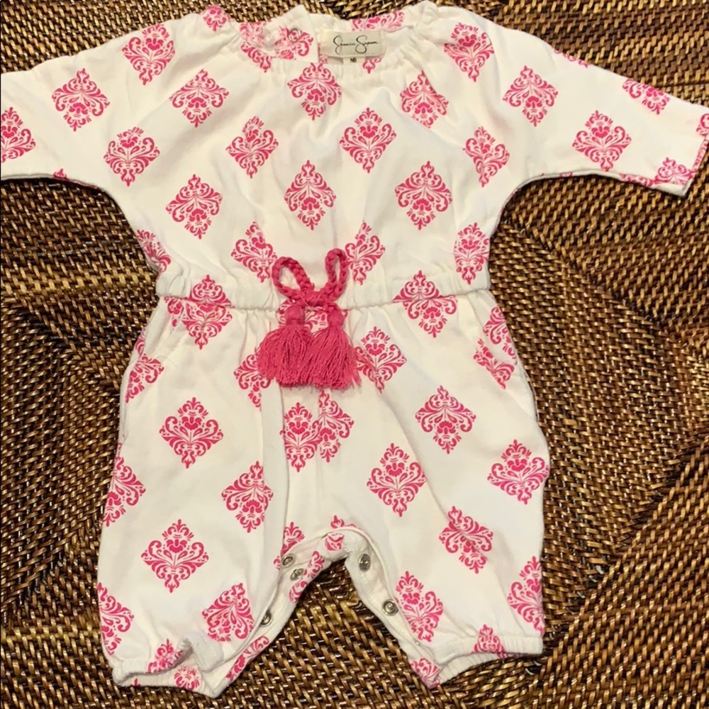 Jessica Simpson newborn baby outfit